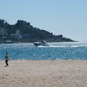 A Pie De Playa, Climatizado Y Parking Apartamento Rosas
